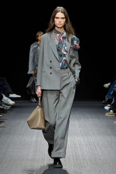 Look 5